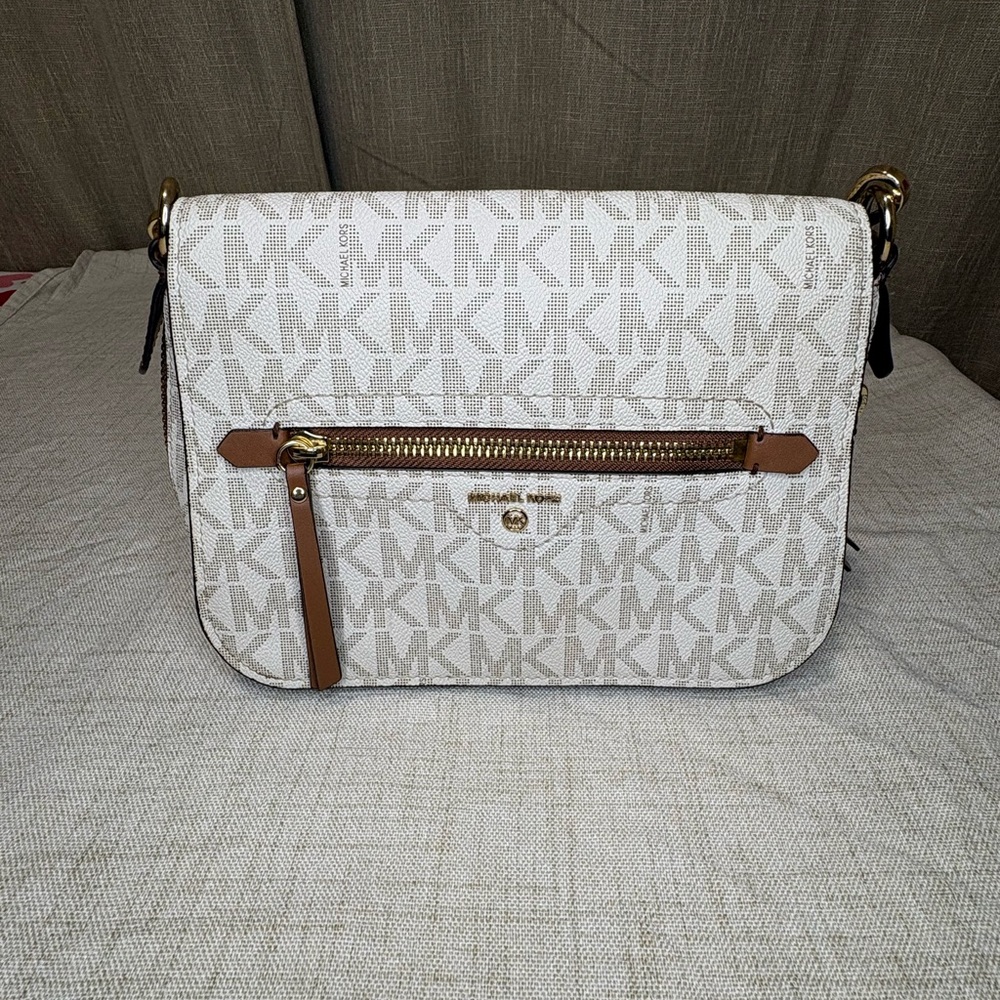 Michael Kors Small Hadley Messenger Bag